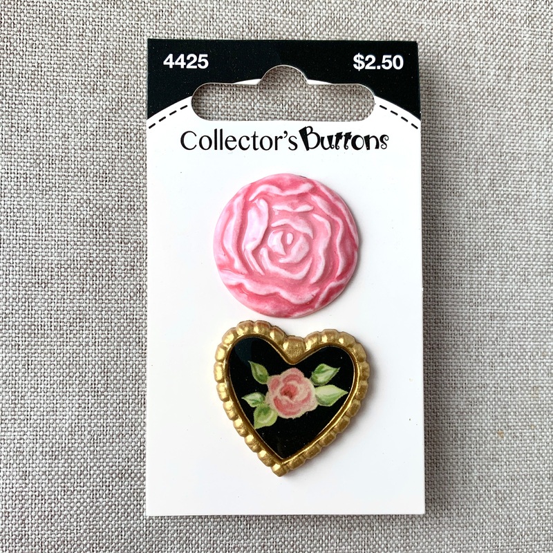 4425 Rose and Heart – Collectors Buttons – 1 Hole Shank Buttons – 25mm – Pink Gold Black (ONLINE ORDER ONLY)