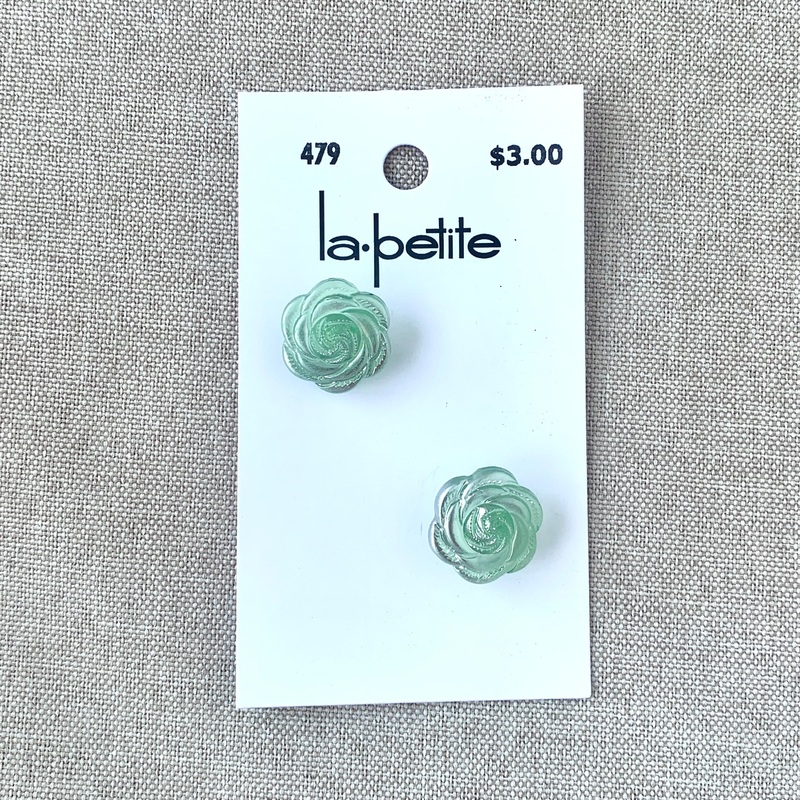 479 Green Flower – La Petite – 1 Hole Shank – 16mm – Green (ONLINE ORDER ONLY)