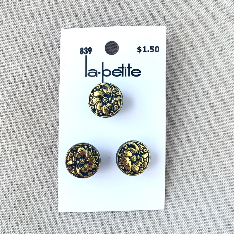 839 Gold Black Flower – La Petite – 1 Hole Shank – 13mm – Gold and Black (ONLINE ORDER ONLY)