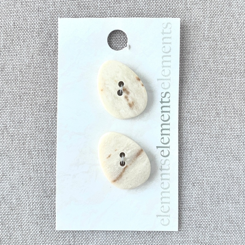 2904 Ivory Stone – Elements Elements Elements – 2 Holes – 25mm – Cream (ONLINE ORDER ONLY)