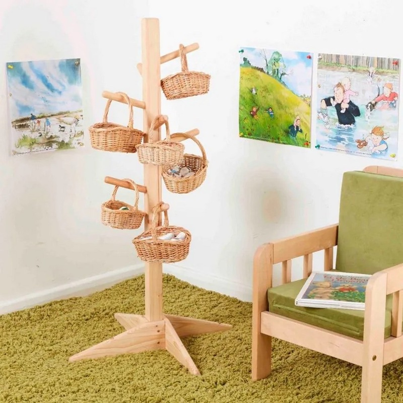 Apron Tree With 8 Pegs